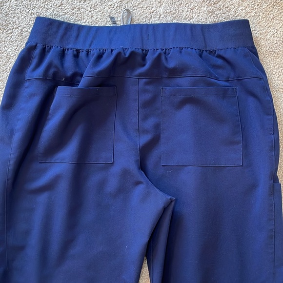 Ladies Scrubs - Picture 6 of 8